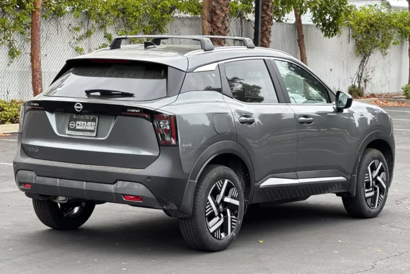 2026 Nissan Kicks SV photo 1