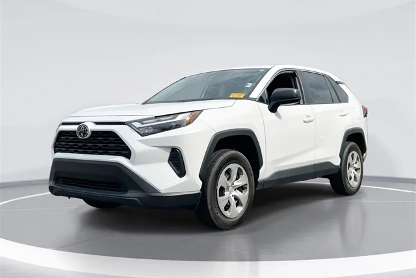 2023 Toyota RAV4 LE photo 1