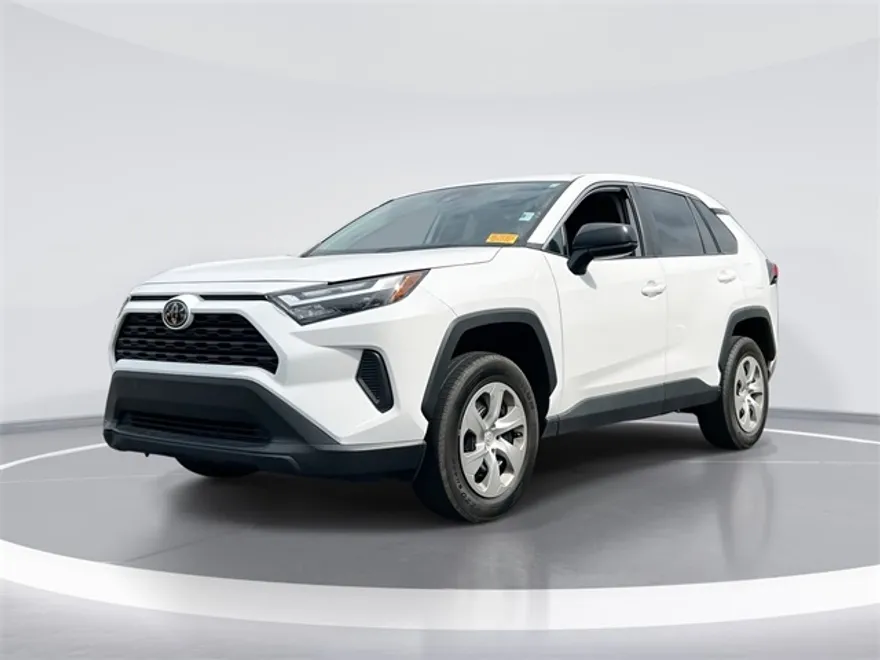 2023 Toyota RAV4 LE photo 1