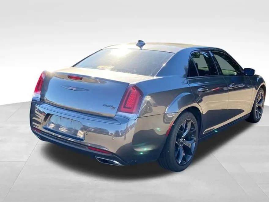 2022 Chrysler 300 S photo 1