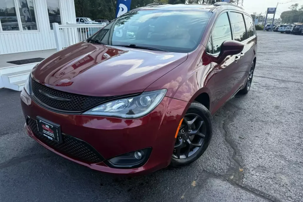 2018 Chrysler Pacifica Touring L photo 1