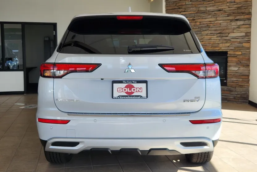 2025 Mitsubishi Outlander PHEV SE photo 1