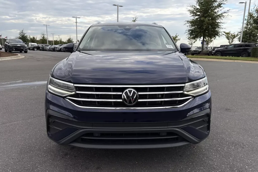 2022 Volkswagen Tiguan SE photo 1