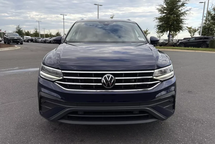 2022 Volkswagen Tiguan SE photo 1