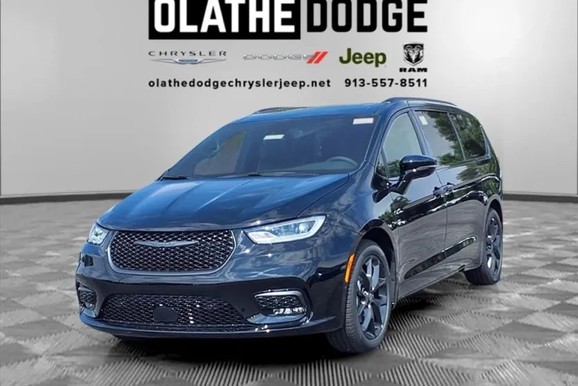 2026 Chrysler Pacifica Limited photo 1