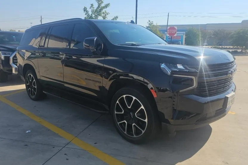 2023 Chevrolet Suburban RST photo 1