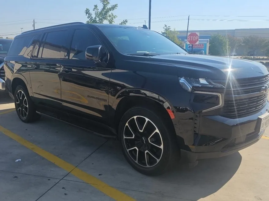 2023 Chevrolet Suburban RST photo 1