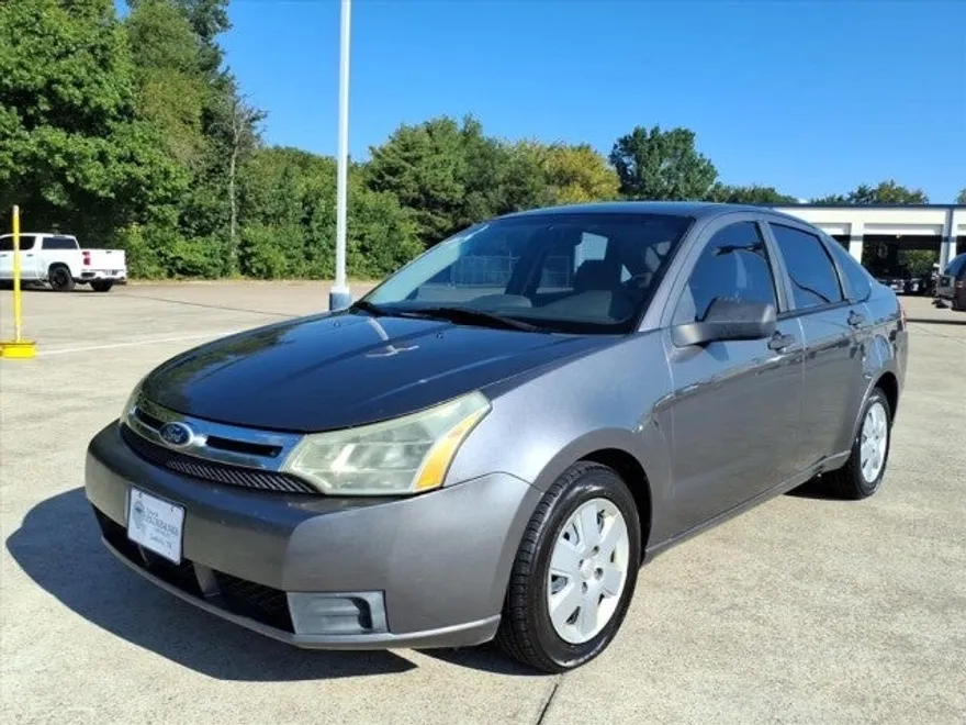 2010 Ford Focus S photo 1