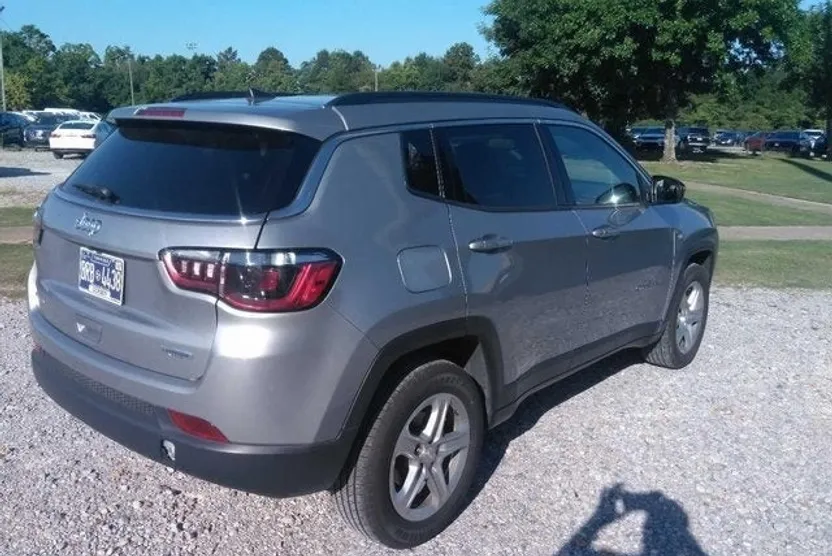 2024 Jeep Compass Latitude photo 1