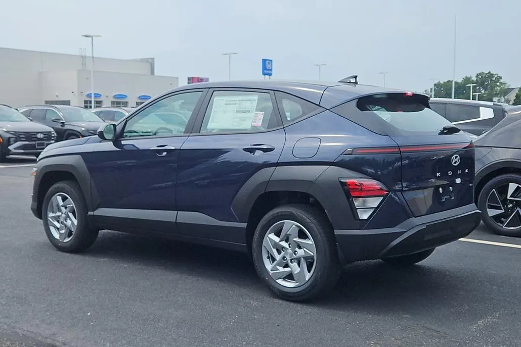 2026 Hyundai Kona SE photo 1