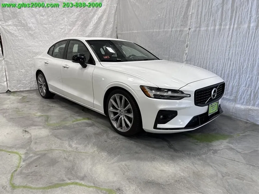 2021 Volvo S60 T5 Momentum photo 1