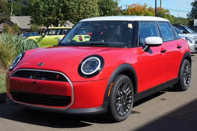 2026 Mini Cooper Hardtop S 4 Door Iconic photo 1