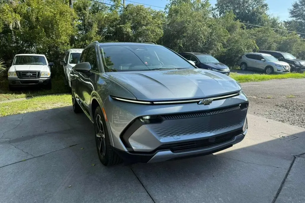 2025 Chevrolet Equinox EV 1LT photo 1