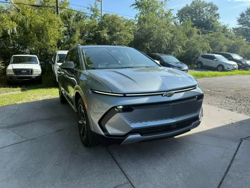 2025 Chevrolet Equinox EV 1LT photo 1