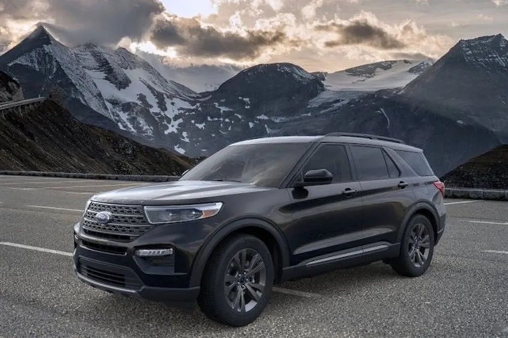 2024 Ford Explorer XLT photo 1