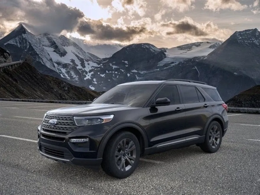 2024 Ford Explorer XLT photo 1