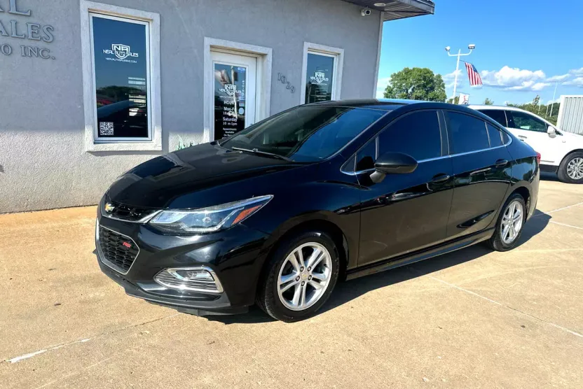 2016 Chevrolet Cruze LT photo 1