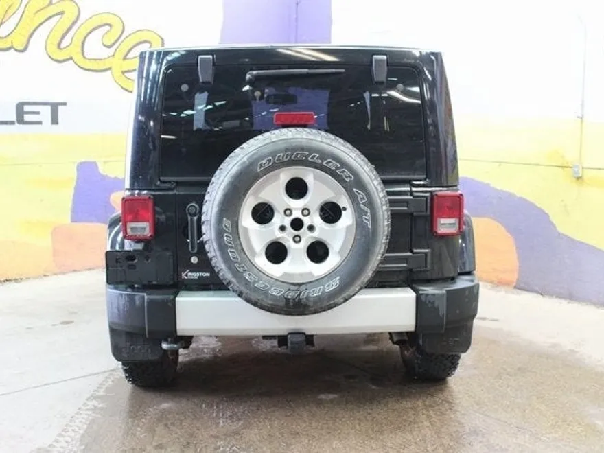 2014 Jeep Wrangler Sahara photo 7