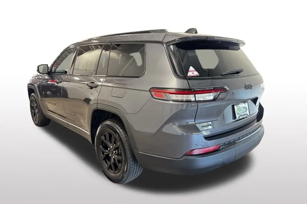 2024 Jeep Grand Cherokee Altitude photo 1