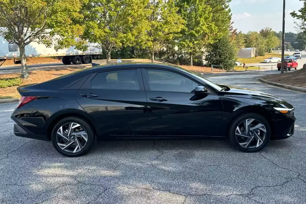 2025 Hyundai Elantra SEL Sport photo 1