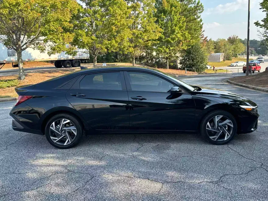 2025 Hyundai Elantra SEL Sport photo 1