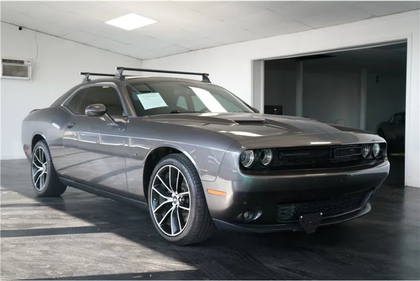 2018 Dodge Challenger R/T photo 1