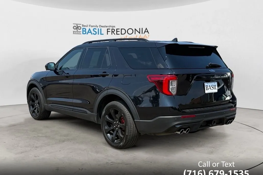 2022 Ford Explorer ST photo 1