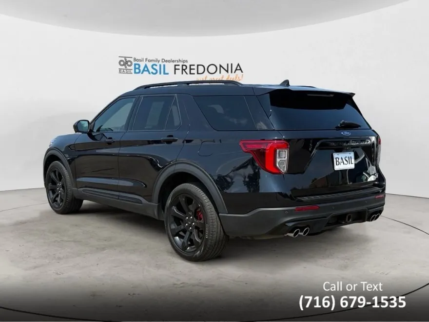 2022 Ford Explorer ST photo 1