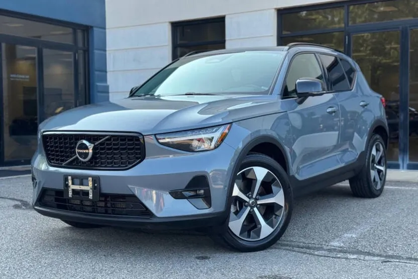 2023 Volvo XC40 Ultimate photo 1