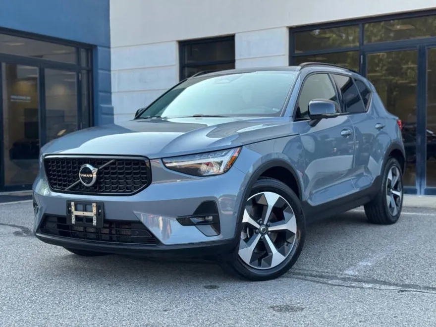 2023 Volvo XC40 Ultimate photo 1