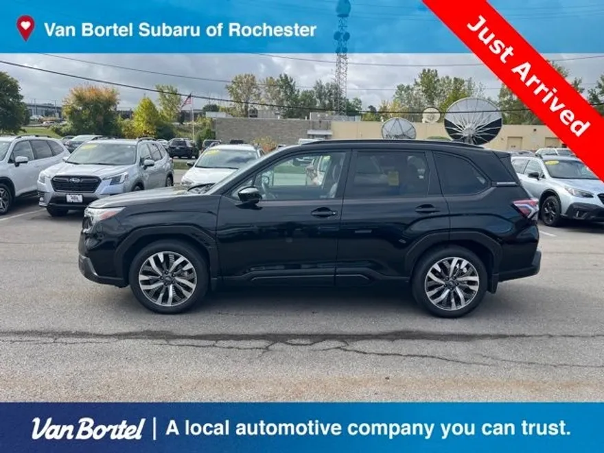 2025 Subaru Forester Touring photo 1