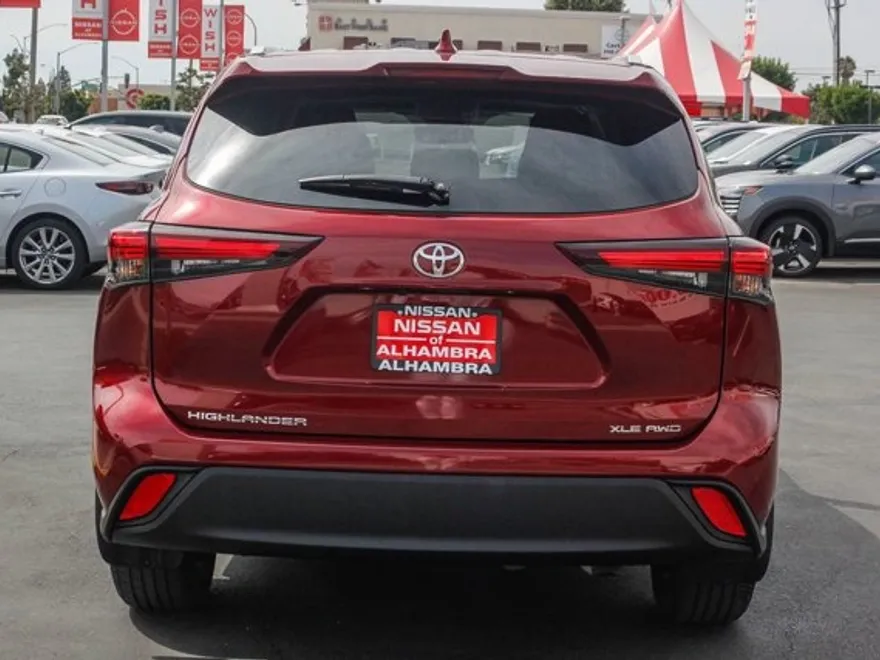 2024 Toyota Highlander XLE photo 1