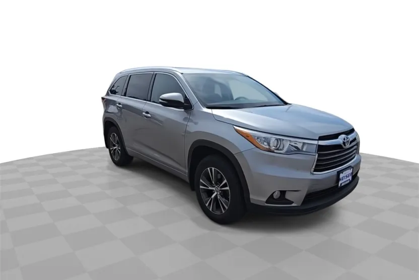 2016 Toyota Highlander XLE photo 1