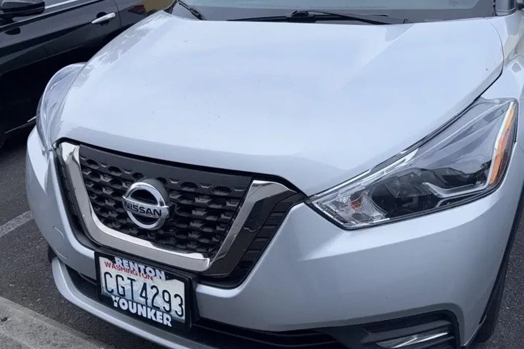 2020 Nissan Kicks SR photo 1