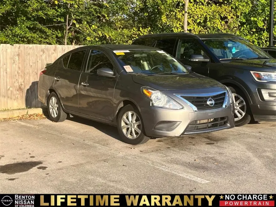 2019 Nissan Versa SV photo 1