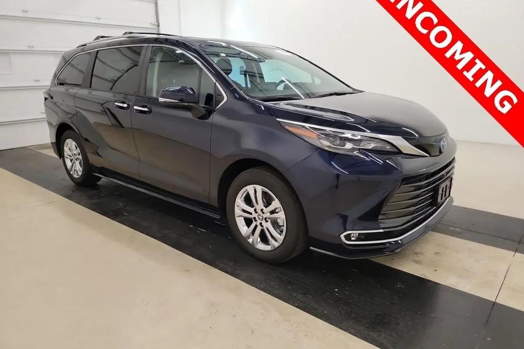 2024 Toyota Sienna Platinum photo 1