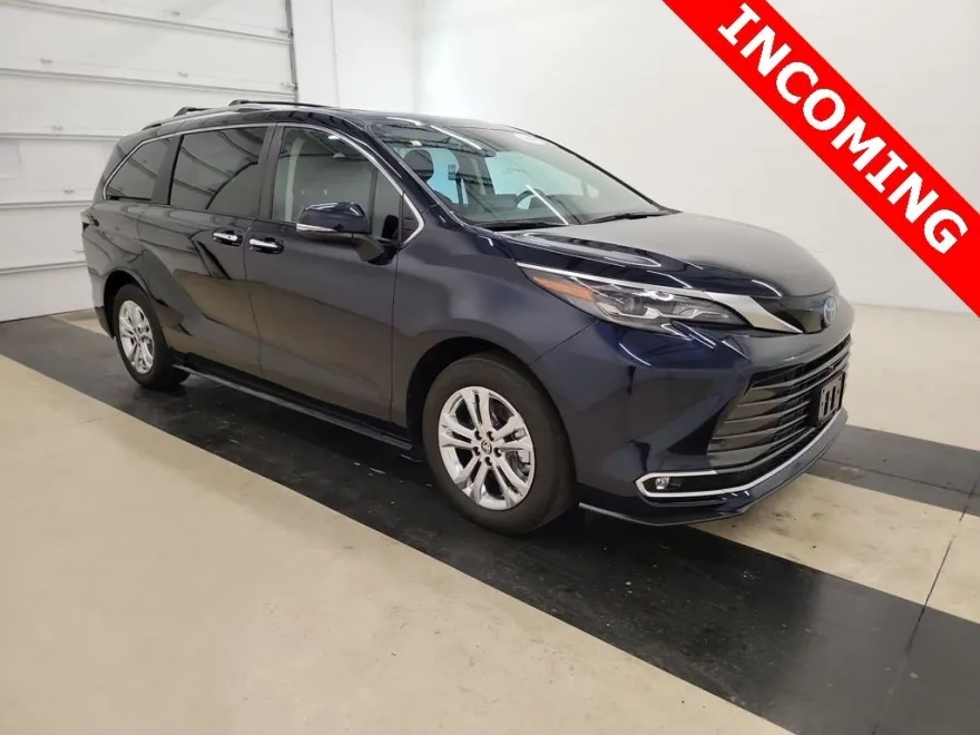 2024 Toyota Sienna Platinum photo 1