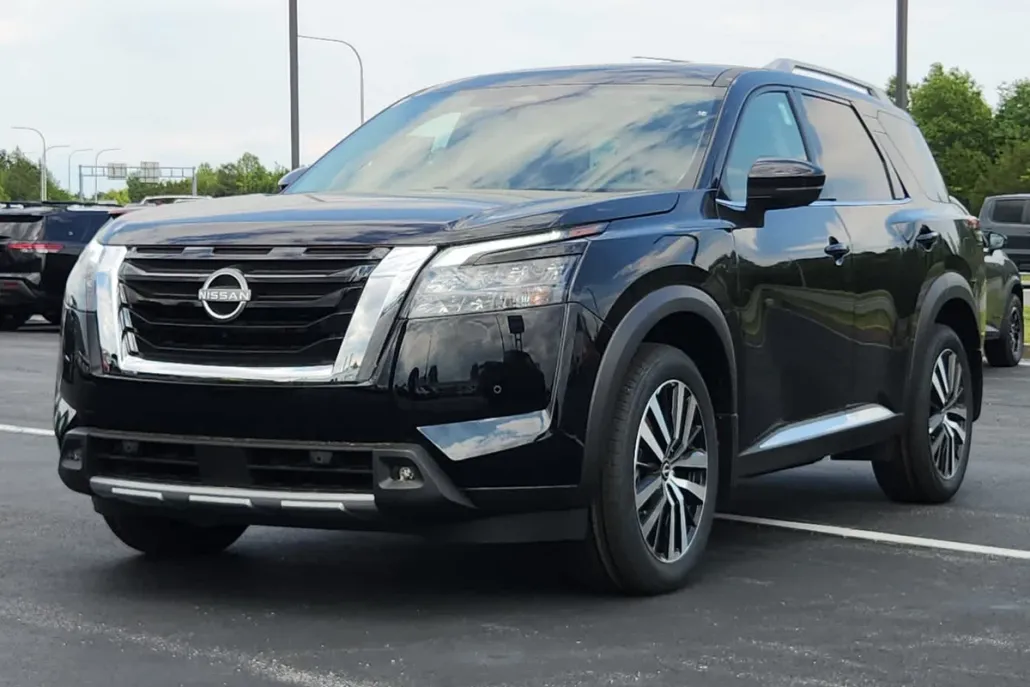 2025 Nissan Pathfinder Platinum photo 1