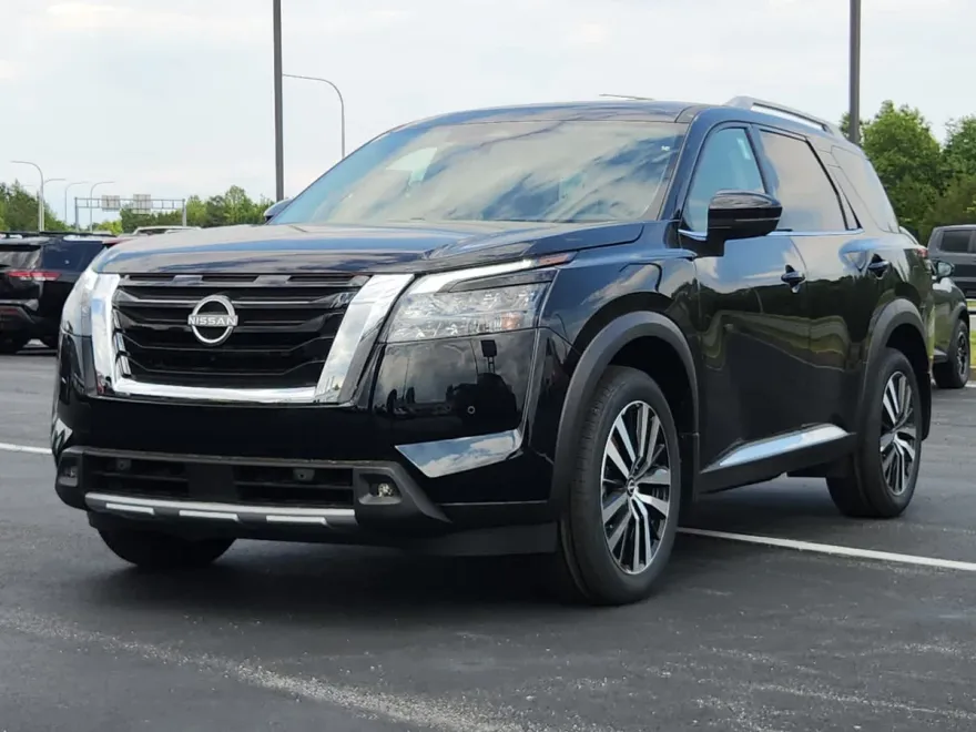 2025 Nissan Pathfinder Platinum photo 1