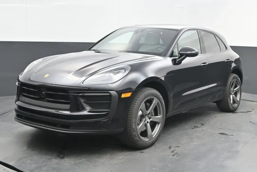 2025 Porsche Macan T photo 1