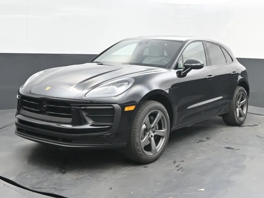2025 Porsche Macan T photo 1