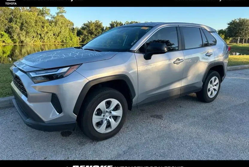 2024 Toyota RAV4 LE photo 1
