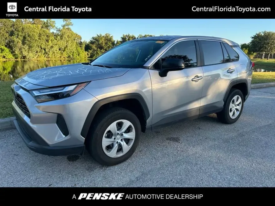2024 Toyota RAV4 LE photo 1