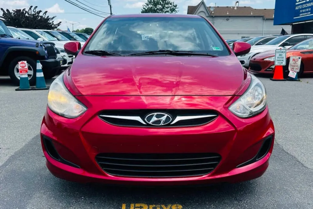 2013 Hyundai Accent GS photo 1