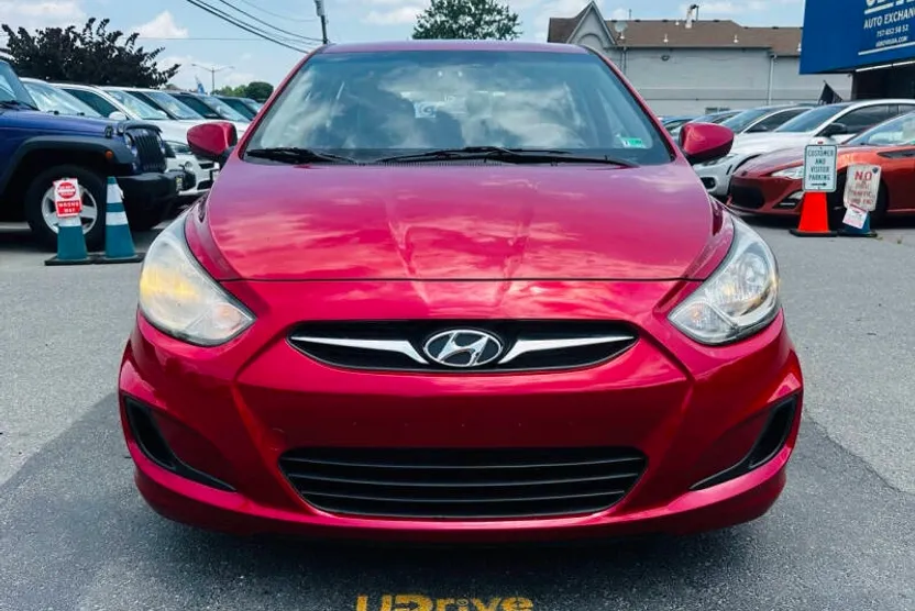2013 Hyundai Accent GS photo 1