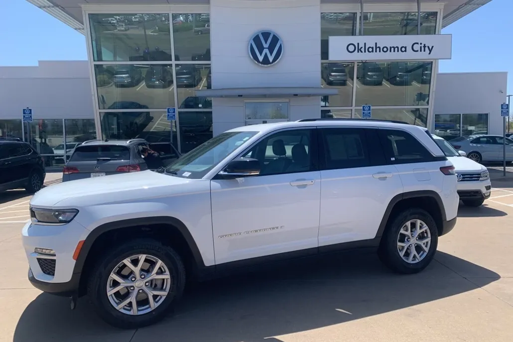 2023 Jeep Grand Cherokee Limited photo 1