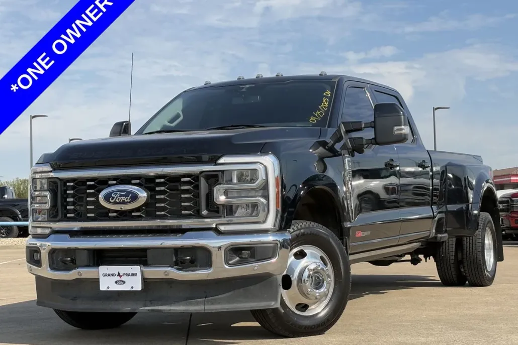 2023 Ford F-350 Lariat photo 1
