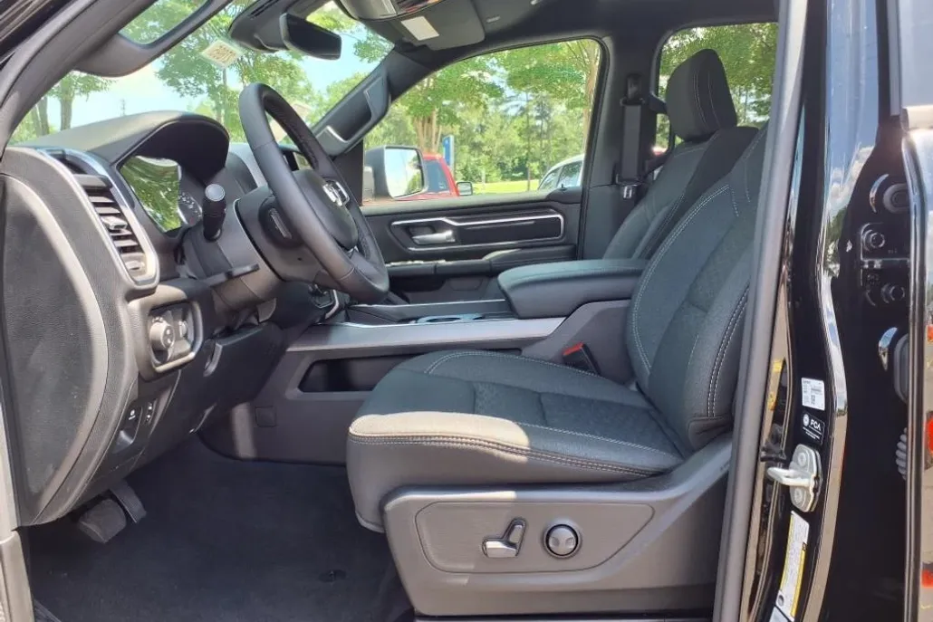 2025 Ram 1500 Big Horn photo 1