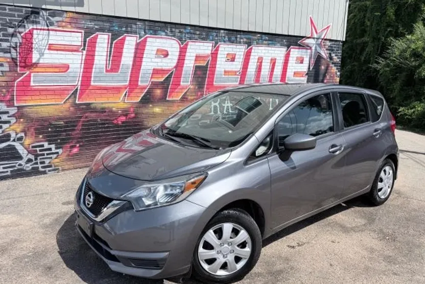 2019 Nissan Versa Note SV photo 1
