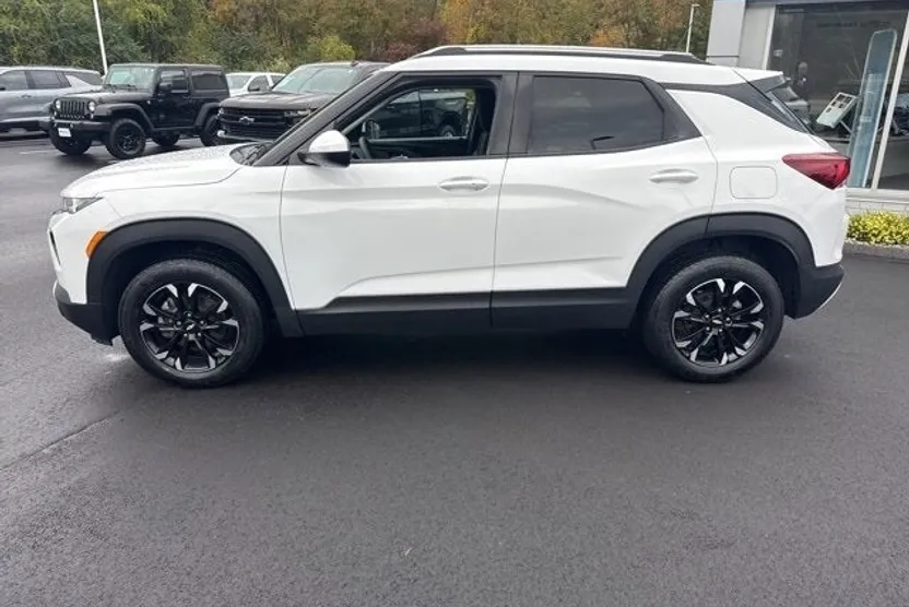 2022 Chevrolet Trailblazer LT photo 1
